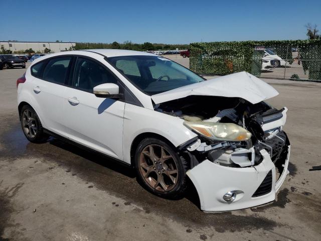 1FADP3K2XEL443989 - 2014 FORD FOCUS SE WHITE photo 4