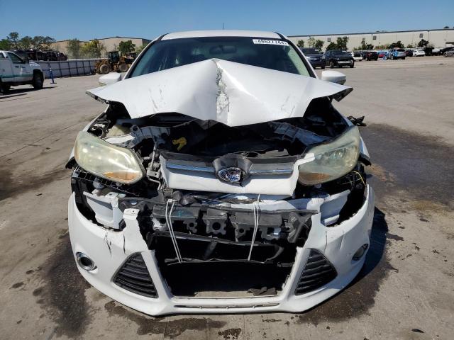 1FADP3K2XEL443989 - 2014 FORD FOCUS SE WHITE photo 5