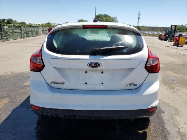 1FADP3K2XEL443989 - 2014 FORD FOCUS SE WHITE photo 6