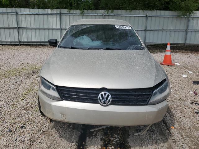 3VW1K7AJXEM327781 - 2014 VOLKSWAGEN JETTA BASE فضي صورة 5