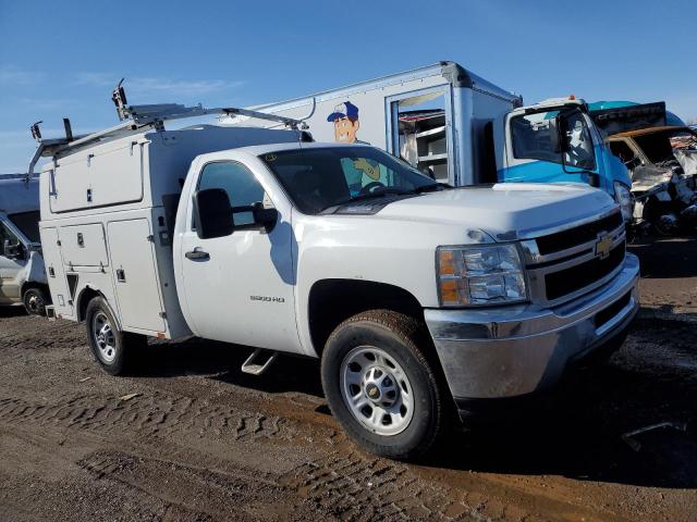 1GB0CVCG3CF188306 - 2012 CHEVROLET SILVERADO C2500 HEAVY DUTY WHITE photo 4