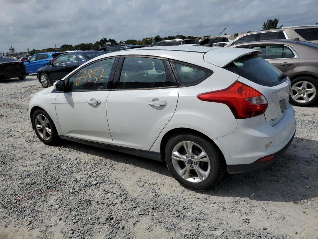 1FADP3K22DL301473 - 2013 FORD FOCUS SE WHITE photo 2