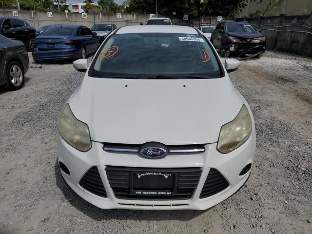 1FADP3K22DL301473 - 2013 FORD FOCUS SE WHITE photo 5