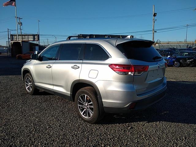 5TDJZRFHXKS570938 - 2019 TOYOTA HIGHLANDER SE SILVER photo 3