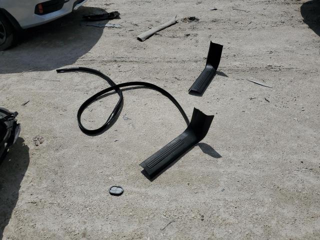 1FM5K8AR9JGB92714 - 2018 FORD EXPLORER POLICE INTERCEPTOR TWO TONE photo 13