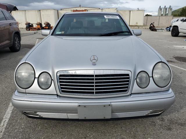 WDBJF65F3WA548840 - 1998 MERCEDES-BENZ E 320 SILVER photo 5