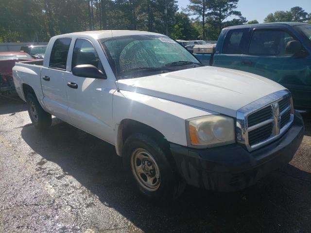 1D7HE28K97S242375 - 2007 DODGE DAKOTA QUAD WHITE photo 4