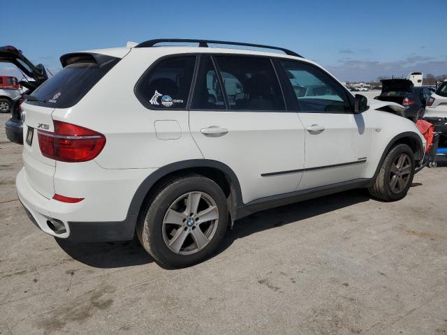 5UXZV4C59D0G54476 - 2013 BMW X5 XDRIVE35I WHITE photo 3