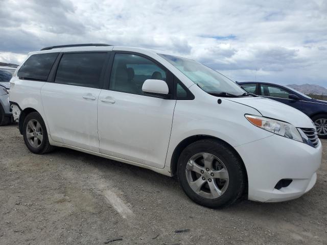 5TDKK3DC6CS228403 - 2012 TOYOTA SIENNA LE WHITE photo 4