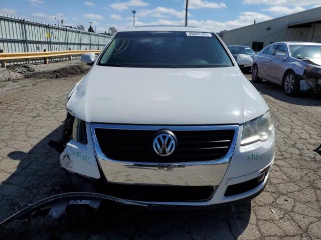 WVWJK7AN1AE058981 - 2010 VOLKSWAGEN PASSAT KOMFORT WHITE photo 5