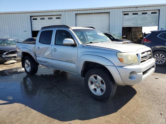 3TMJU62N67M041261 - 2007 TOYOTA TACOMA DOUBLE CAB PRERUNNER SILVER photo 4