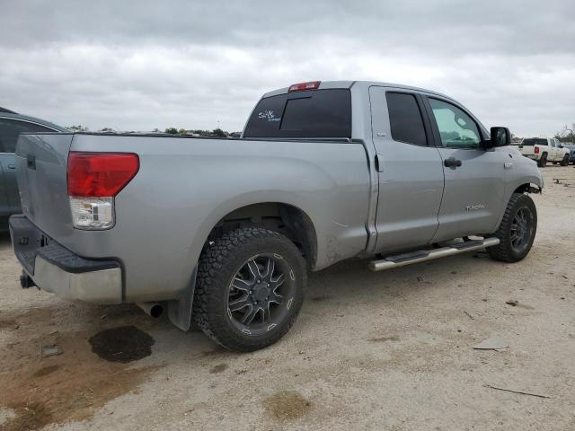 5TFRY5F13BX113738 - 2011 TOYOTA TUNDRA DOUBLE CAB SR5 SILVER photo 3