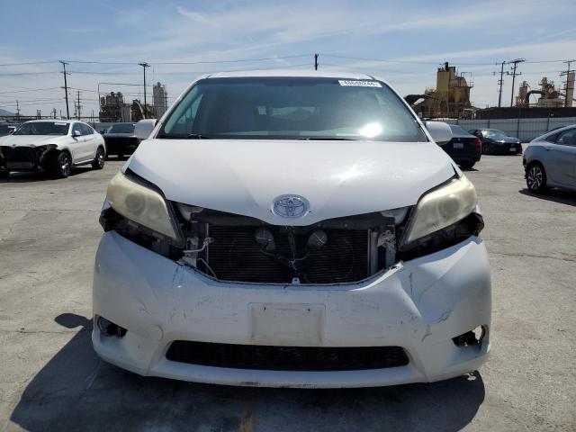 5TDKK3DC0DS357948 - 2013 TOYOTA SIENNA LE WHITE photo 5