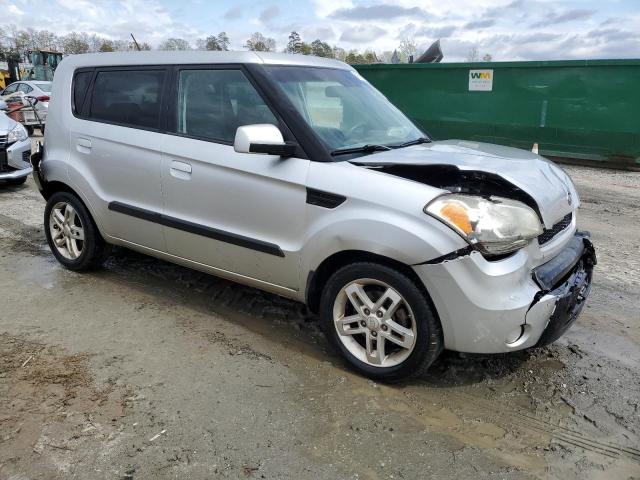 KNDJT2A26A7052782 - 2010 KIA SOUL + SILVER photo 4