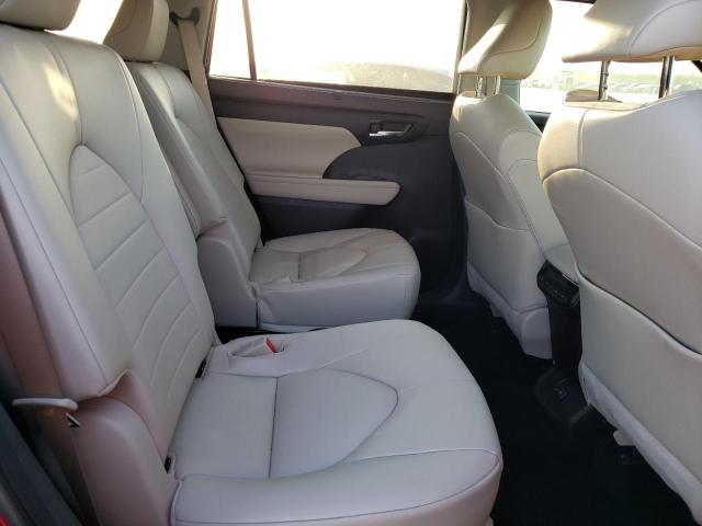 5TDGZRAH0NS549117 - 2022 TOYOTA HIGHLANDER XLE RED photo 10