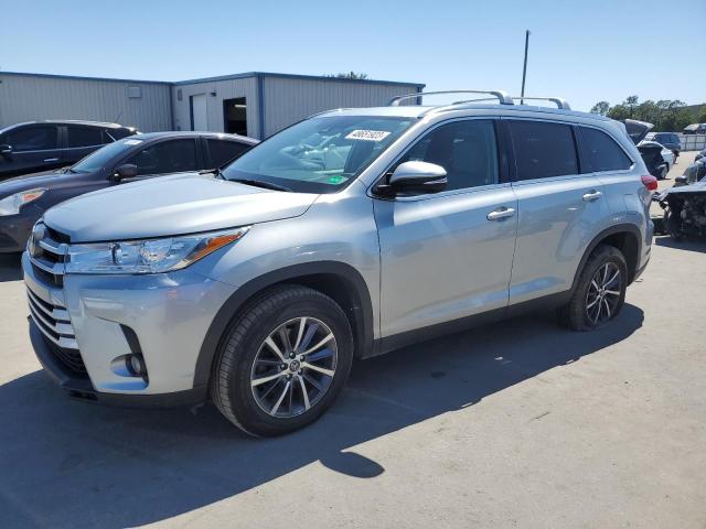 5TDKZRFHXKS305392 - 2019 TOYOTA HIGHLANDER SE SILVER photo 1