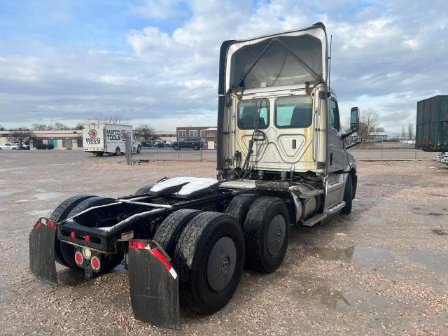 3AKJHLDR3JSJV5517 - 2018 FREIGHTLINER CASCADIA 1 GRAY photo 4