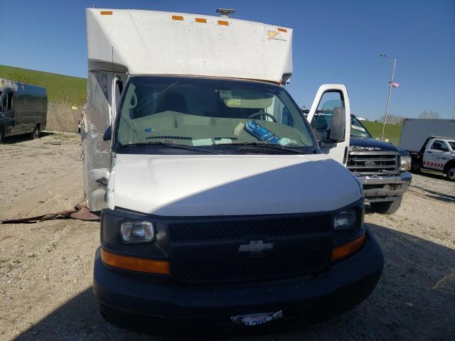 1GBJG31UX61248122 - 2006 CHEVROLET BOX TRUCK WHITE photo 5