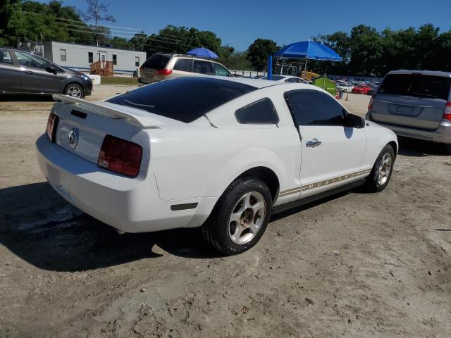 1ZVFT80N655112501 - 2005 FORD MUSTANG WHITE photo 3