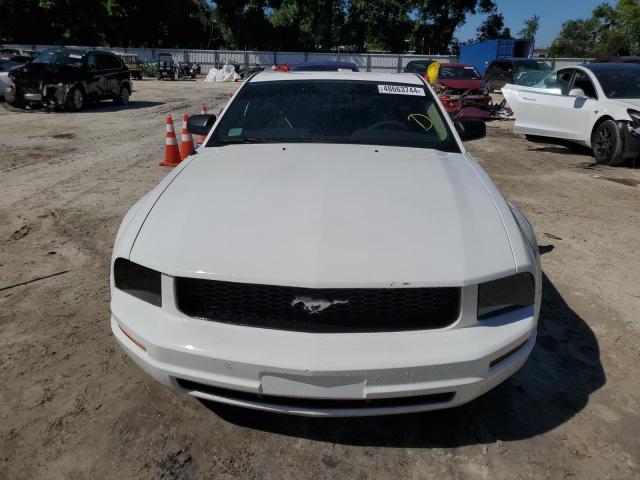 1ZVFT80N655112501 - 2005 FORD MUSTANG WHITE photo 5