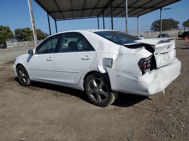 4T1BA32KX5U506226 - 2005 TOYOTA CAMRY SE WHITE photo 2