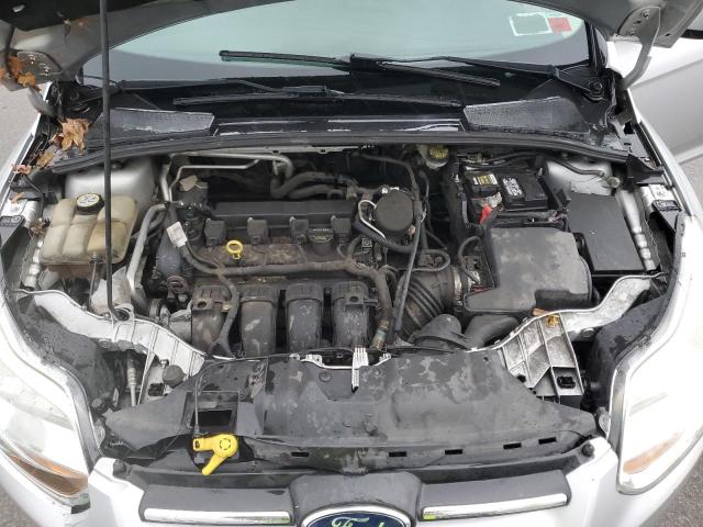 1FAHP3F26CL246696 - 2012 FORD FOCUS SE SILVER photo 11