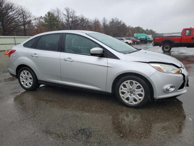 1FAHP3F26CL246696 - 2012 FORD FOCUS SE SILVER photo 4