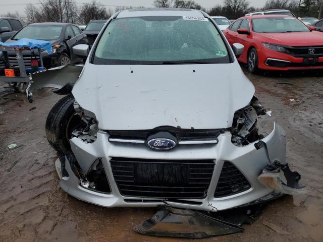 1FAHP3F2XCL471977 - 2012 FORD FOCUS SE SILVER photo 5