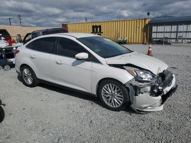 1FAHP3H21CL206250 - 2012 FORD FOCUS SEL WHITE photo 4