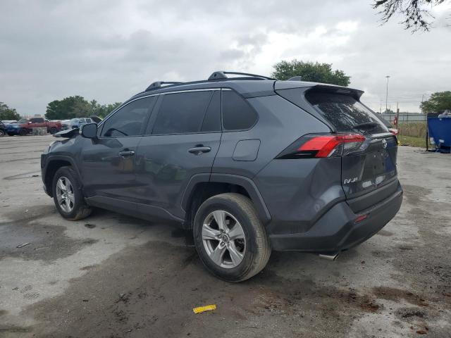 JTMW1RFV4LD046877 - 2020 TOYOTA RAV4 XLE GRAY photo 2