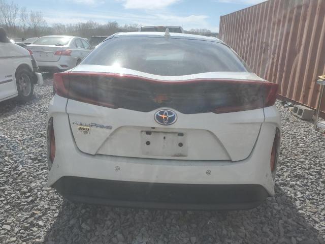 JTDKARFP4H3032717 - 2017 TOYOTA PRIUS PRIM WHITE photo 6