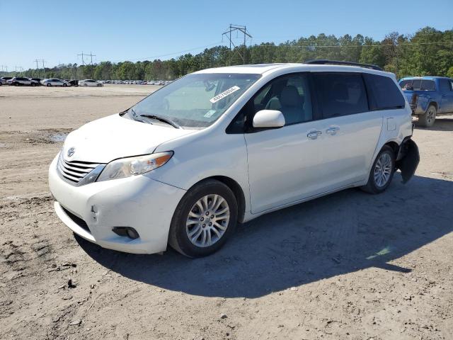 2017 TOYOTA SIENNA XLE, 