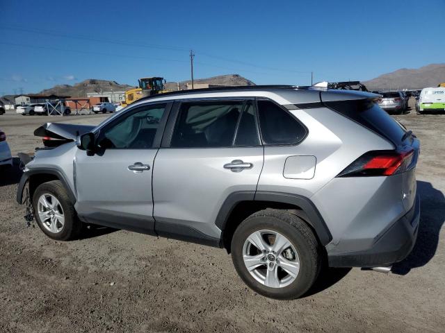 2T3P1RFV5MW203857 - 2021 TOYOTA RAV4 XLE SILVER photo 2