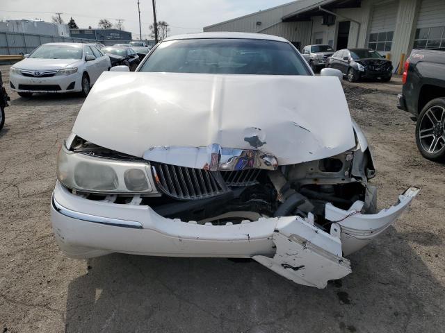 1LNHM82W7XY668893 - 1999 LINCOLN TOWN CAR SIGNATURE WHITE photo 5