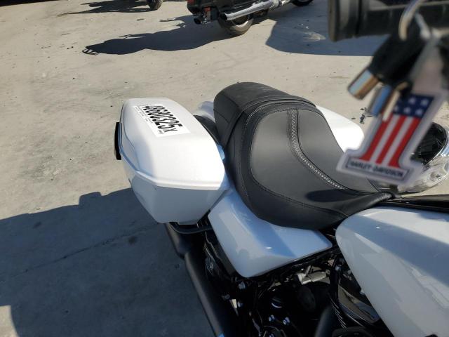 1HD1KH712RB654879 - 2024 HARLEY-DAVIDSON FLTRX 白色 照片 8