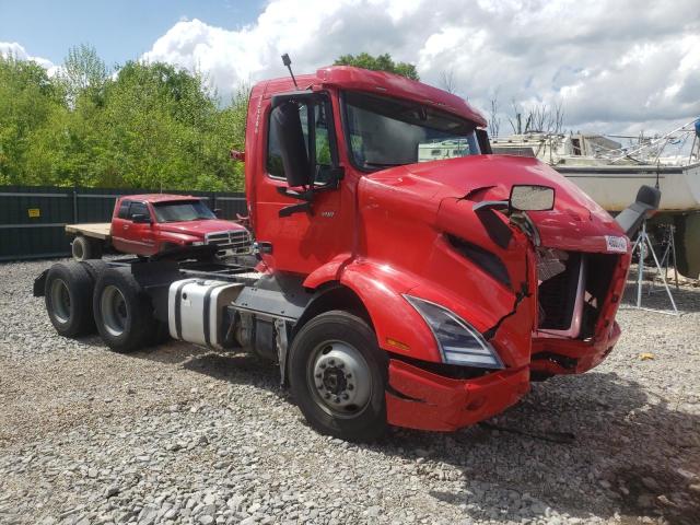 4V4WC9EG7LN239536 - 2020 VOLVO VNR RED photo 1