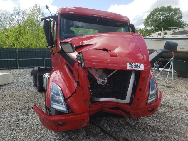 4V4WC9EG7LN239536 - 2020 VOLVO VNR RED photo 9