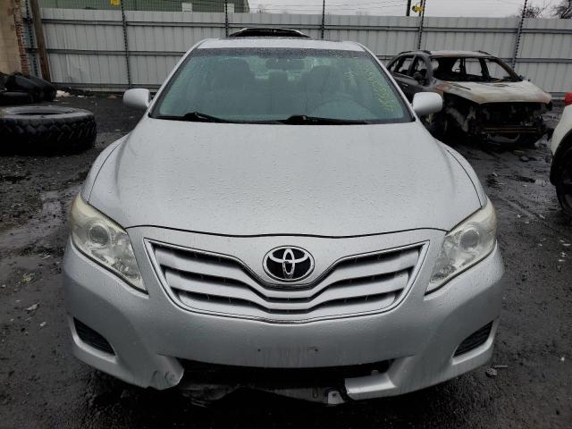 4T1BF3EK9AU068662 - 2010 TOYOTA CAMRY BASE SILVER photo 5