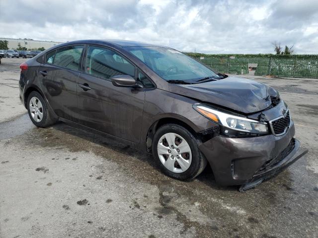 3KPFK4A70JE176806 - 2018 KIA FORTE LX BROWN photo 4