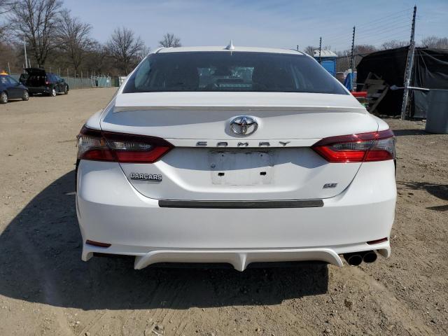 4T1G11AK8PU760886 - 2023 TOYOTA CAMRY SE NIGHT SHADE WHITE photo 6