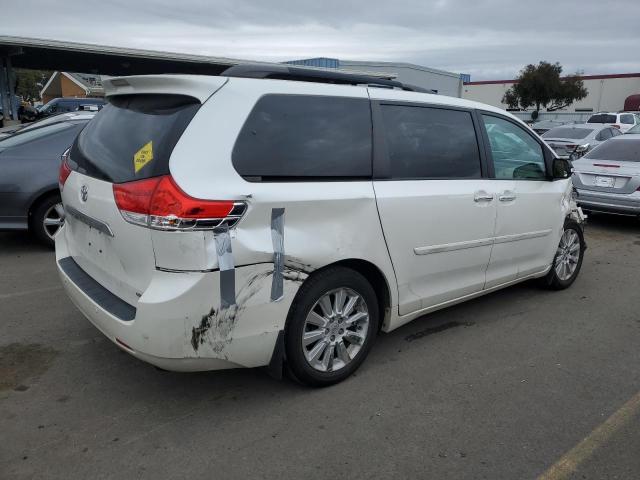 5TDDK3DC8DS058863 - 2013 TOYOTA SIENNA XLE WHITE photo 3