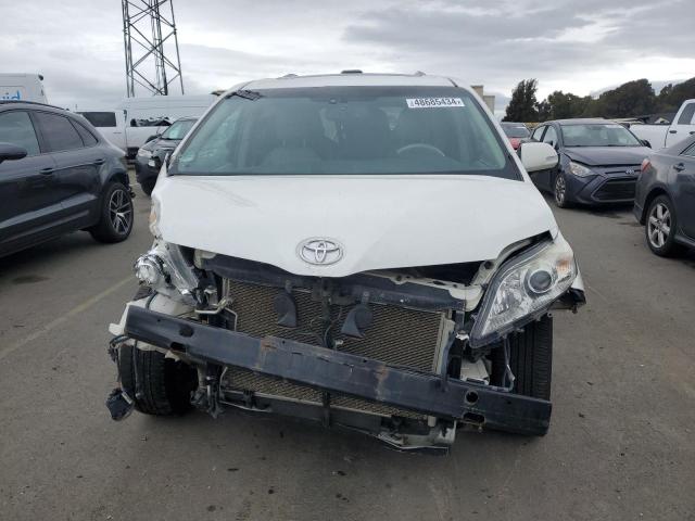 5TDDK3DC8DS058863 - 2013 TOYOTA SIENNA XLE WHITE photo 5