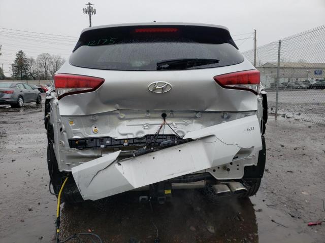 KM8J3CA27JU818120 - 2018 HYUNDAI TUCSON VALUE SILVER photo 6