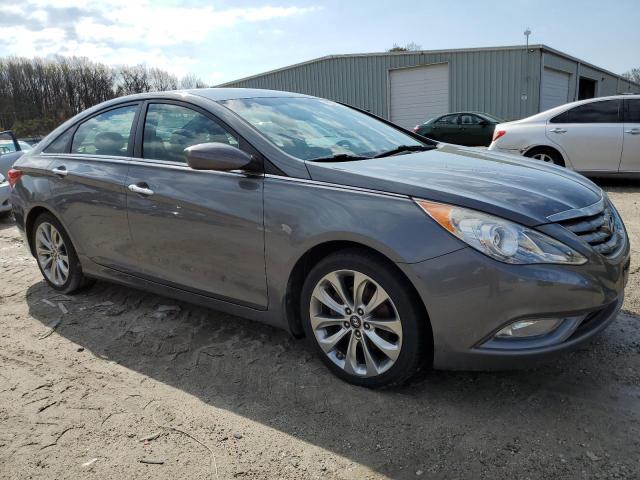 5NPEC4AB4DH530825 - 2013 HYUNDAI SONATA SE GRAY photo 4