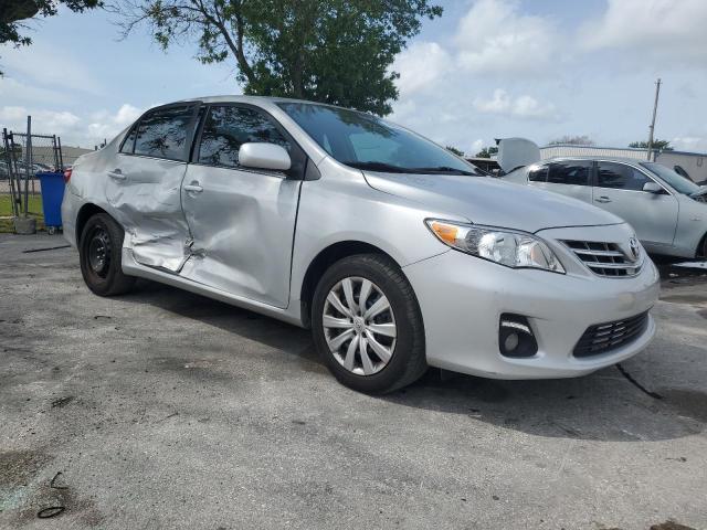 2T1BU4EE8DC967475 - 2013 TOYOTA COROLLA BASE SILVER photo 4