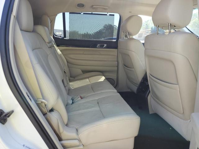 2LMHJ5AT8KBL01879 - 2019 LINCOLN MKT WHITE photo 11