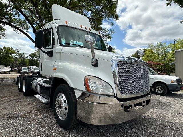 3AKJGEDV1ESFK5996 - 2014 FREIGHTLINER CASCADIA 1 WHITE photo 1