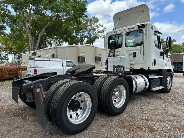 3AKJGEDV1ESFK5996 - 2014 FREIGHTLINER CASCADIA 1 WHITE photo 4