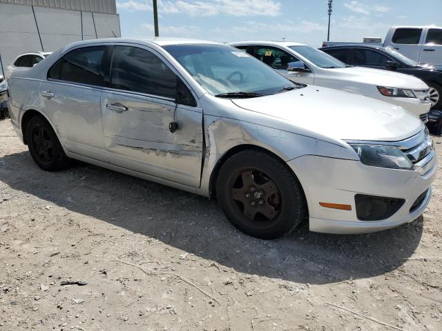 3FAHP0HA4BR223324 - 2011 FORD FUSION SE SILVER photo 4