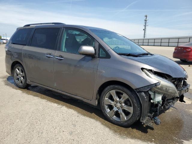 5TDXK3DC0GS724180 - 2016 TOYOTA SIENNA SE CHARCOAL photo 4